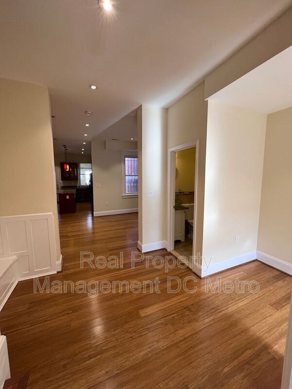 Photo - 32 Quincy Pl NE