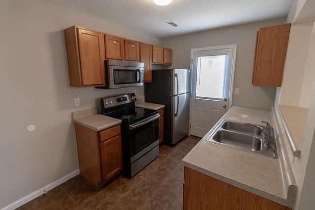 Building Photo - 1401-1403 Bodie Dr Unit 1403 Bodie Dr.