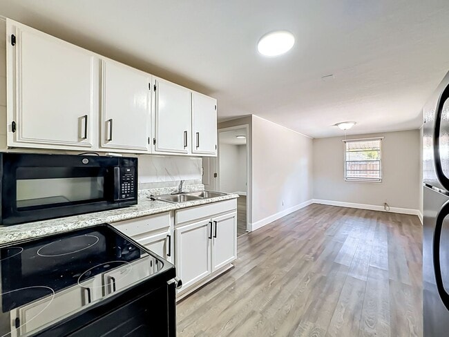 Photo - 702 21st Ave W Unit B