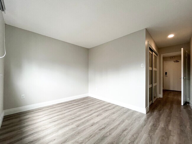1101 Bay
