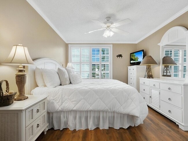 Photo - 600 Sutton Pl Unit 201