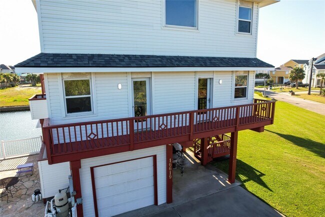 Photo - 16619 Bayfront Dr