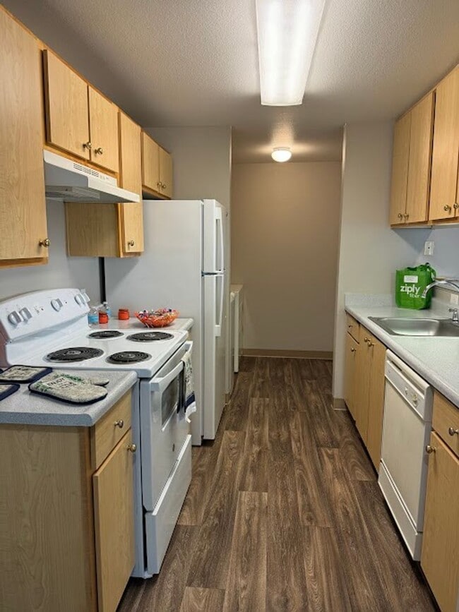 Building Photo - Life Just Got Better Come See For Yourself At Powell Court Apartments!! Unit 52