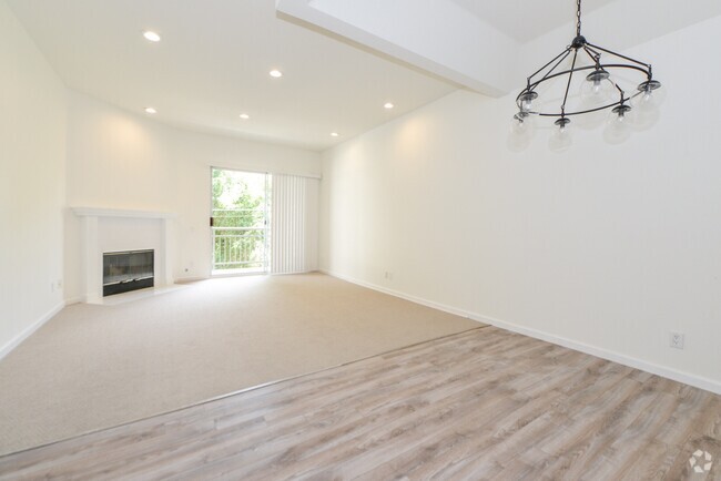 Building Photo - 1820 S Beverly Glen Blvd Unit 203 Rental