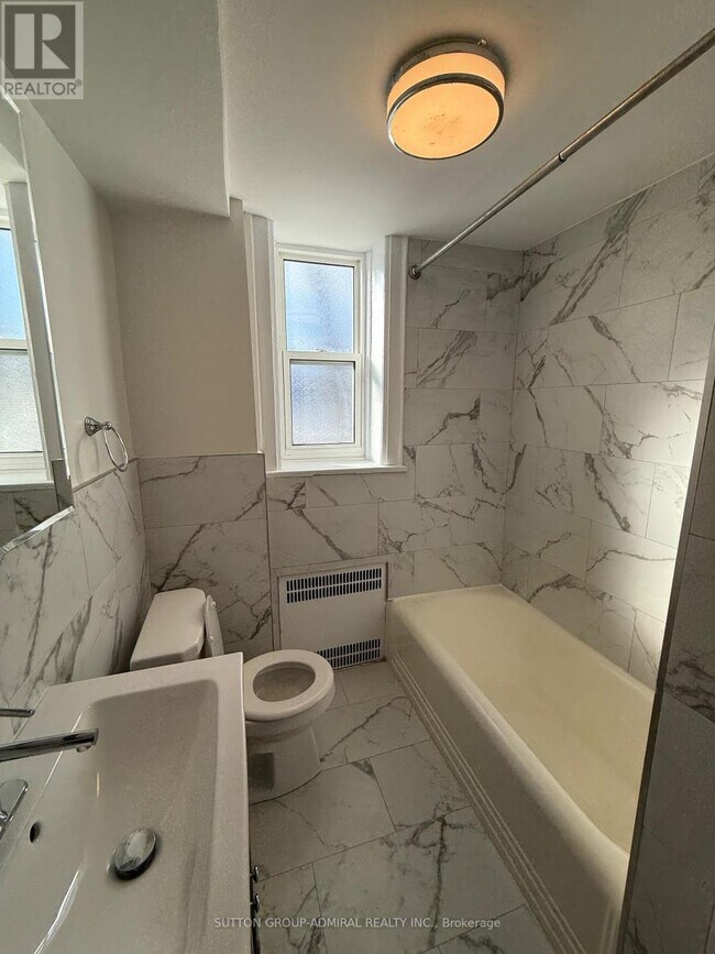 Photo - 464 Spadina Rd Unité 24