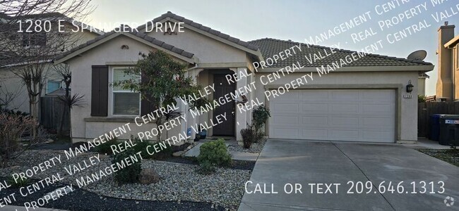 Building Photo - Turlock Gorgeous 3 Bedroom Home with "POOL"