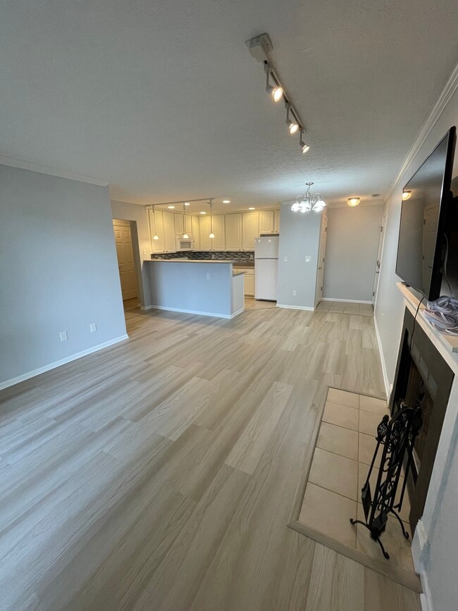2750 Greystone Dr Unit B