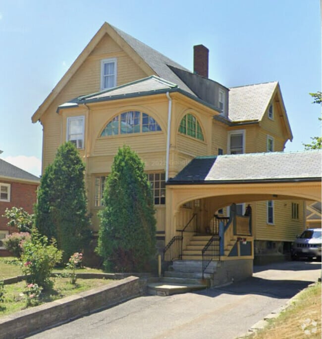 Building Photo - 664 Washington St Rental
