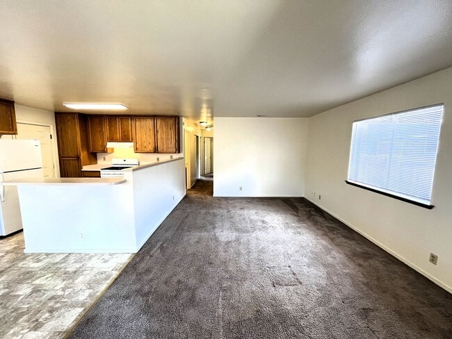 Photo - 2025 Thiel Ave