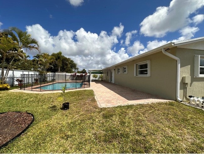 Building Photo - 15432 SW 105th Ave