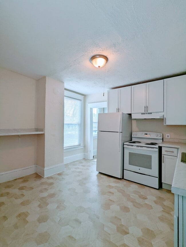 Building Photo - 2401 Dupont Ave S Rental
