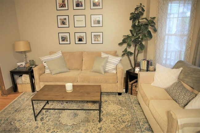 Building Photo - 590 Main St Unit #1 Rental