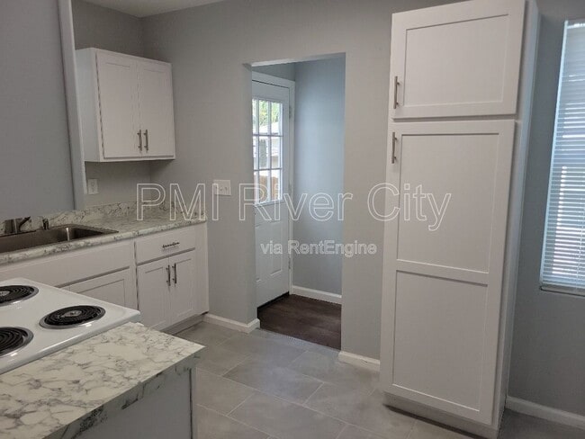Photo - 1356 River Hills Cir E