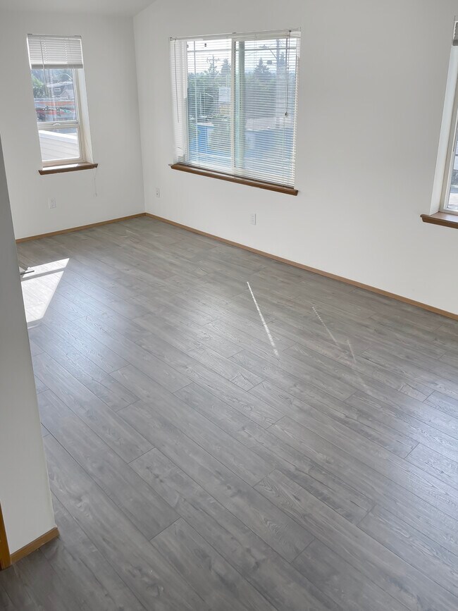 Living Area - 936 N 85th St