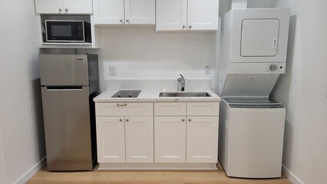 Building Photo - Studio Renovated 2025