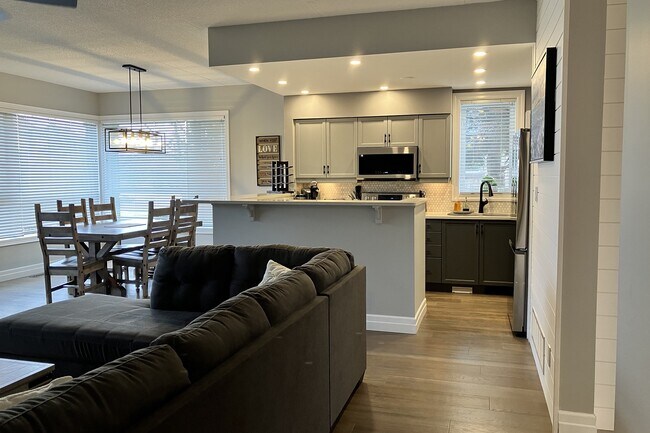 Photo - 667 Johnston Pk Ave