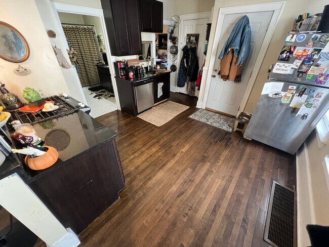 Photo - 506-08 E. Locust St. Unit Lower