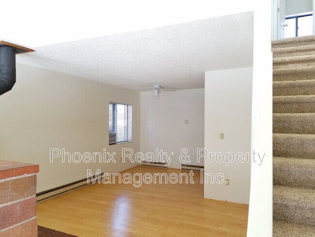 Photo - 901 Sir Galahad Dr