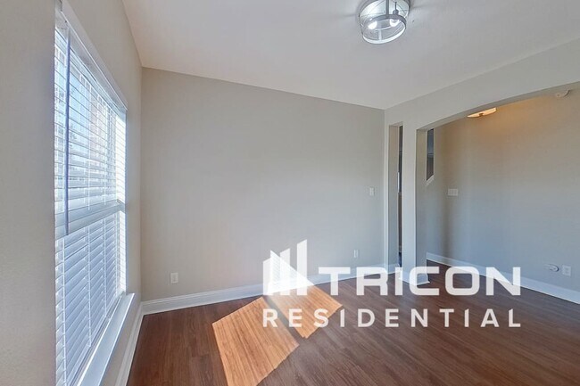 Photo - 101 Redbud Dr