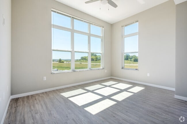 2BR, 2BA - 1045SF