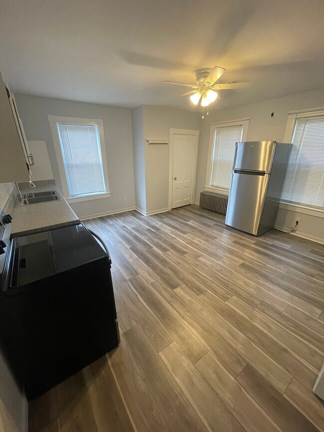 Building Photo - 4 Hale St Unit 1 Rental