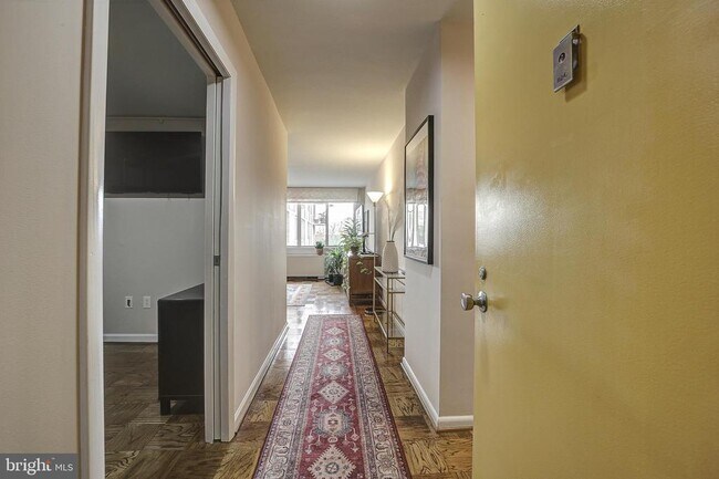 Photo - 2939 Van Ness St NW Unidad 1126