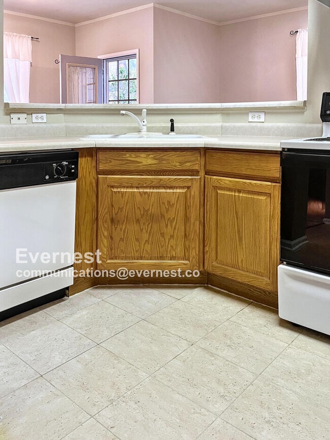 Photo - 7220 Leeside View