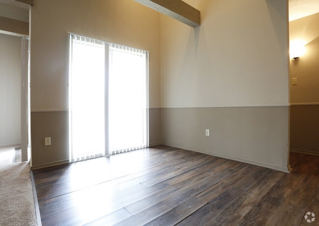 2BR/1BA -1150SF