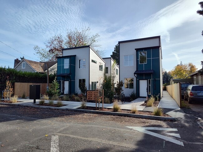 Building Photo - 4260 NE Going St