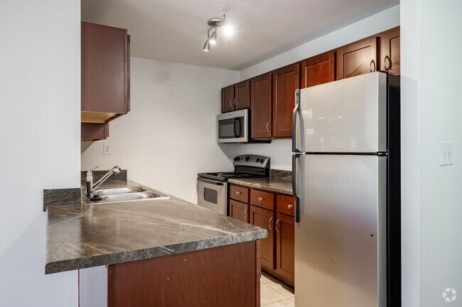1BR, 1BA - 960SF - Kitchen - The Claridge Apartments