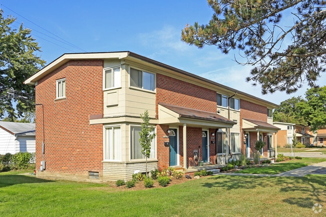 Arlington Townhomes & Apartments