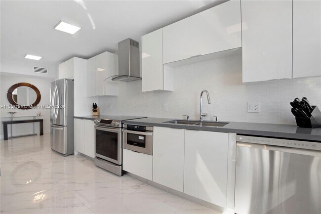 Photo - 1912 S Ocean Dr Unidad 17A