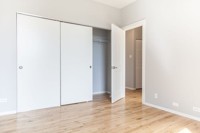 3264 N Clark