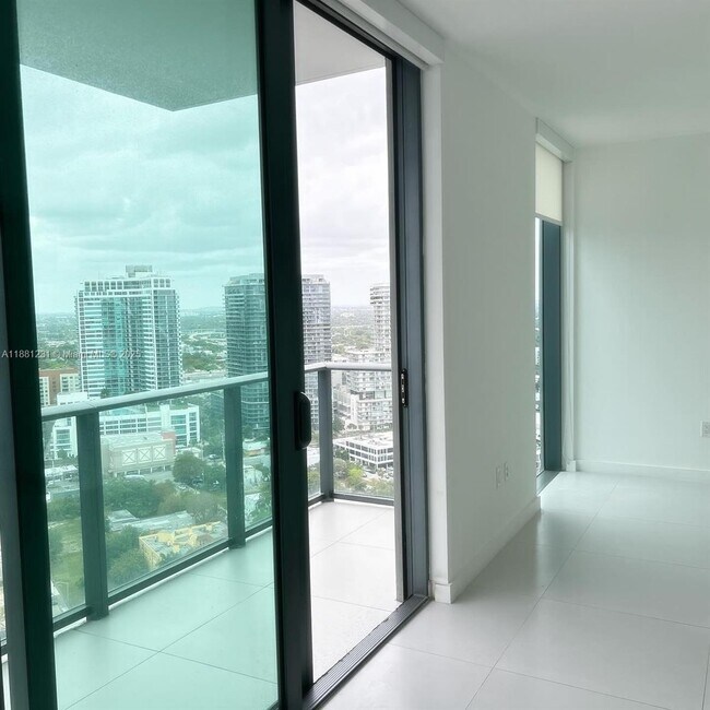 Building Photo - 501 NE 31st St Unit 2909 Rental
