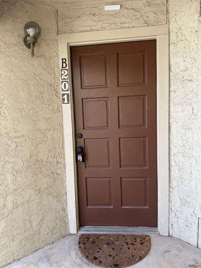 Building Photo - Private Condo Close to the Medical Center Unit B201