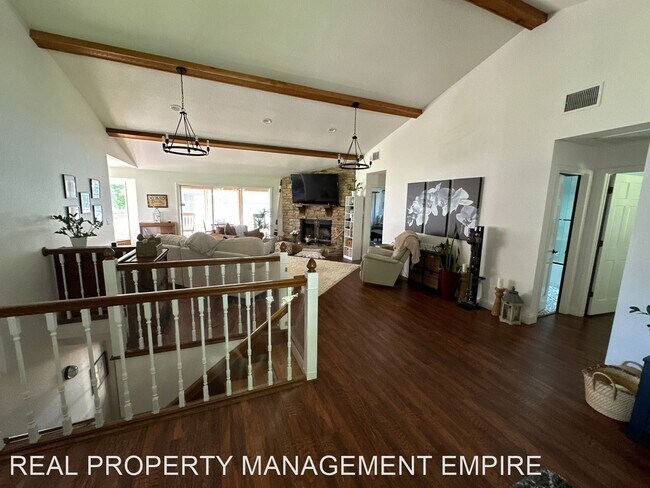 Photo - 3 br, 3 bath House - 128 W Juliana Way