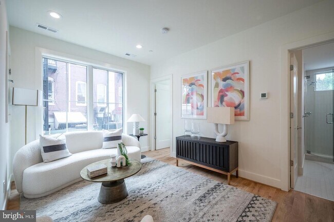 Building Photo - 1775 Swann St NW Unit 102