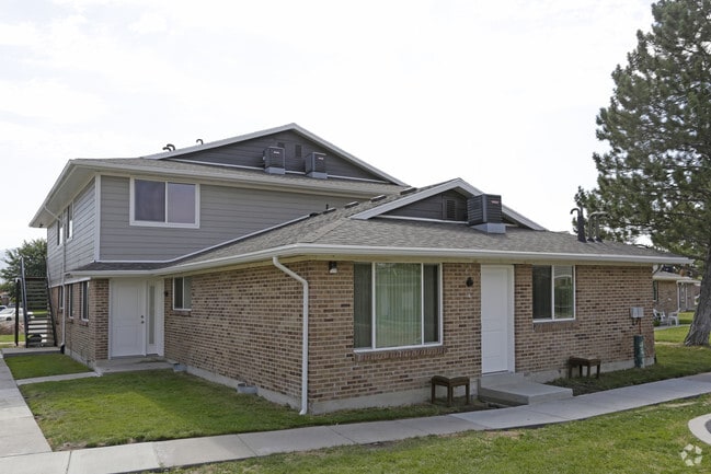 Boulder Pines Apartments