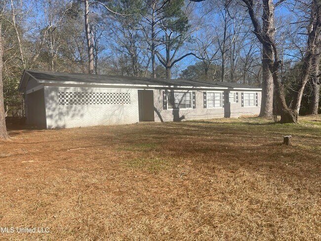 Building Photo - 1110 Maria Dr