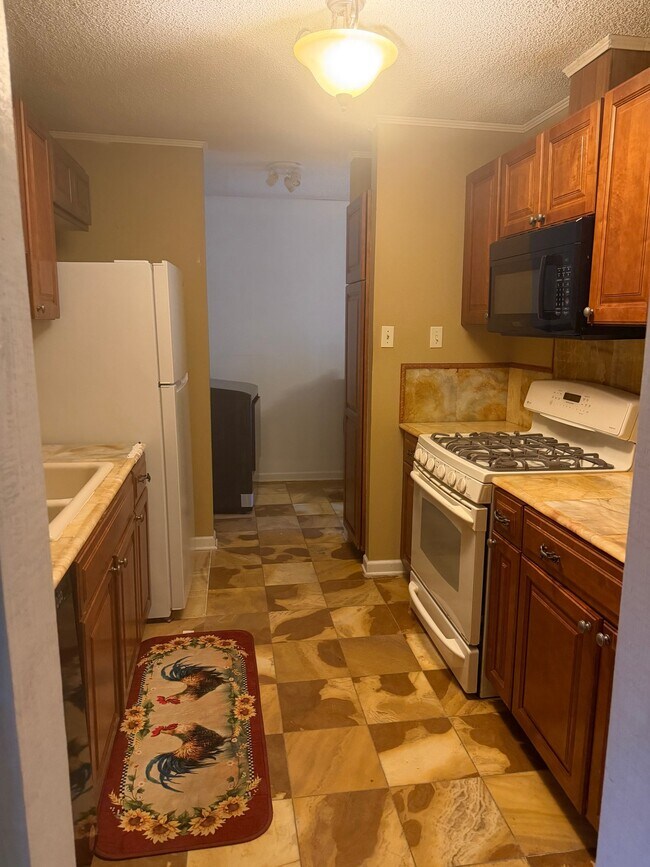 Photo - 2412 Riverbend Dr