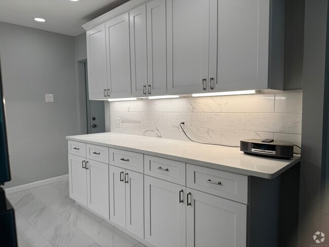 Building Photo - 181 Melba St Unit APT 320