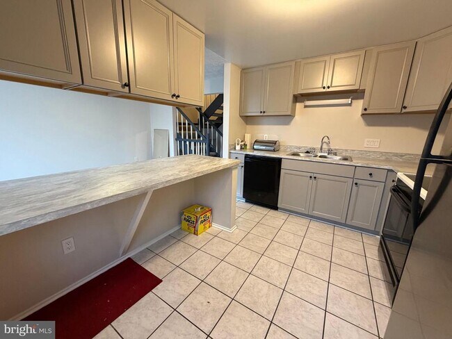 Photo - 327 James St