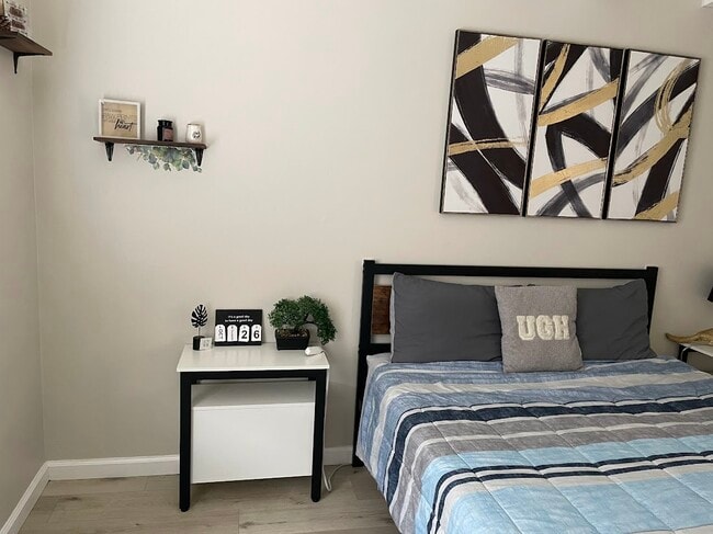 Photo - 915 N Holly St