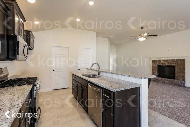 Photo - 105 White Oak St