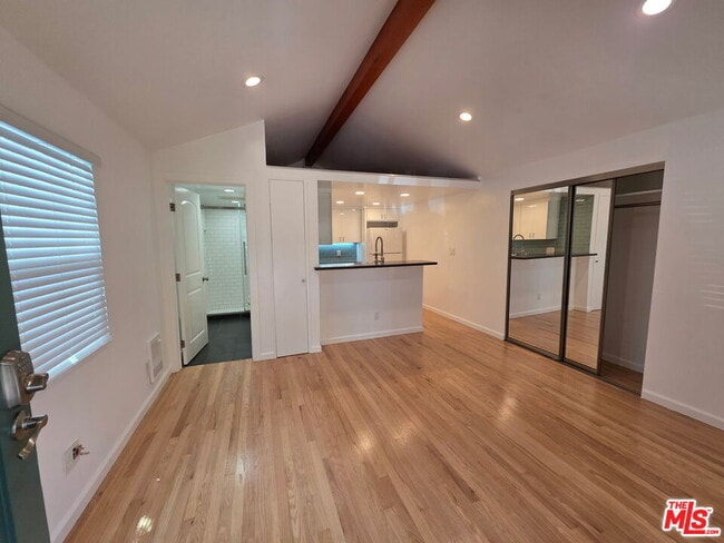 Photo - 311 N Venice Blvd Unit 1