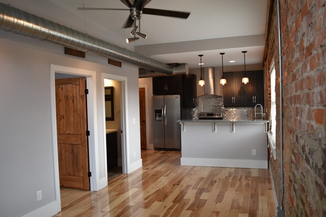 Photo - Five Star Apartments