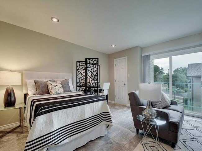 Photo - 3819 Southway Dr Unit 210