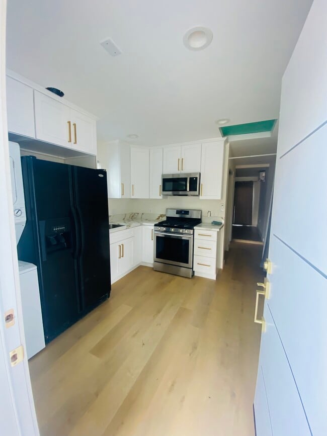 Photo - 7034 Yarmouth Ave Unit 7036