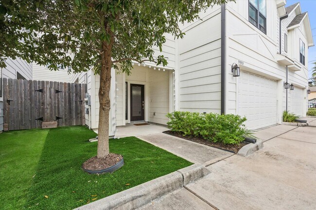 Photo - 5905 Petty St