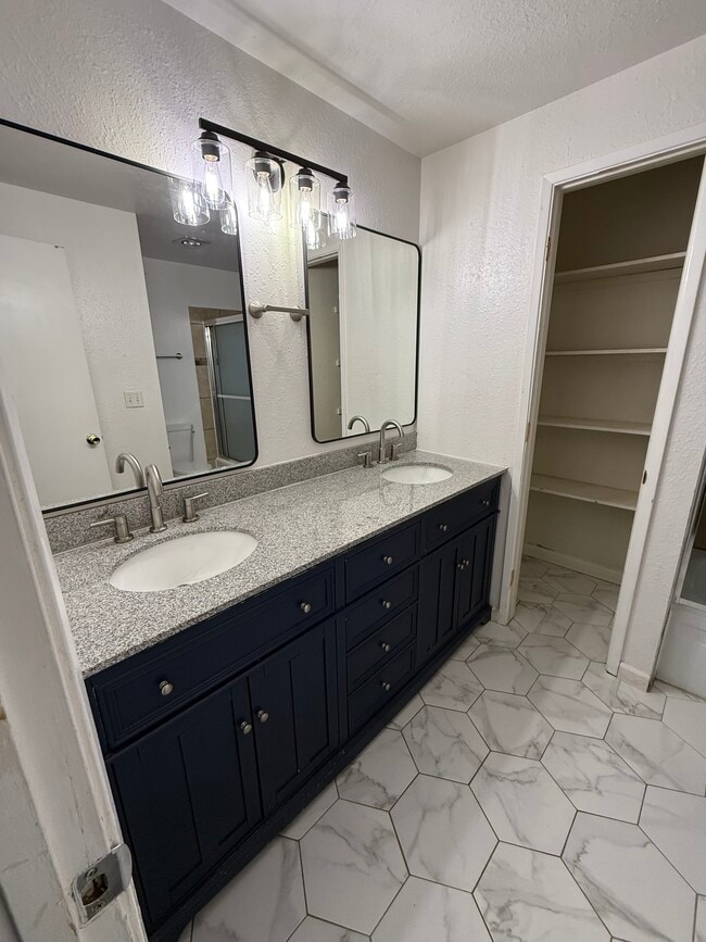 Photo - 1328 Green Ct N